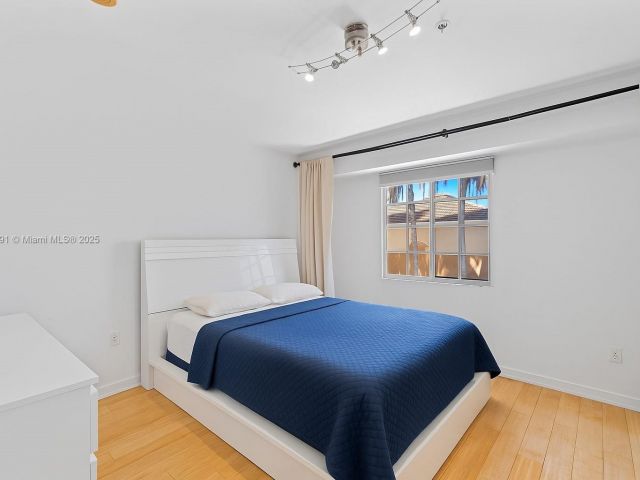 Продажа дома по адресу 2811 NE 185th St 804 - фото 6218278