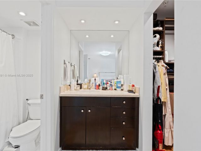 Продажа дома по адресу 2811 NE 185th St 804 - фото 6218280