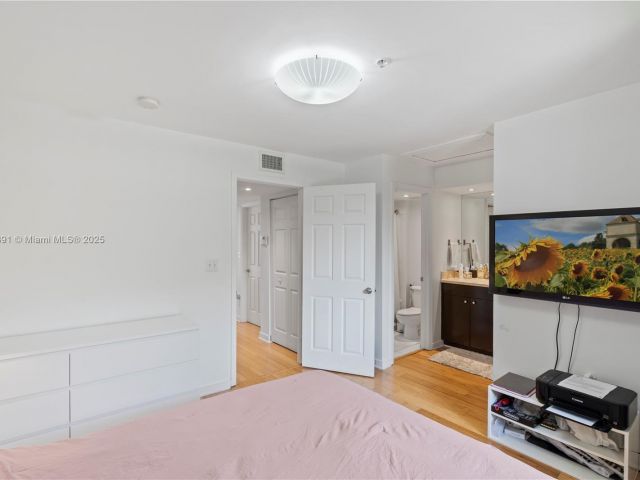 Продажа дома по адресу 2811 NE 185th St 804 - фото 6218281