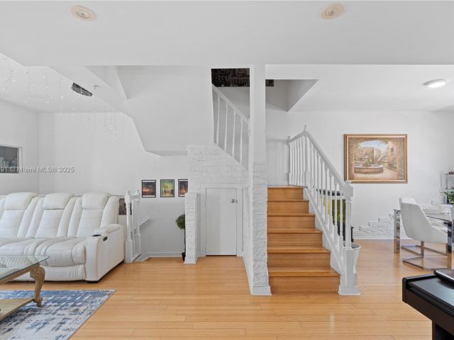 Продажа дома по адресу 2811 NE 185th St 804 - фото 6218284