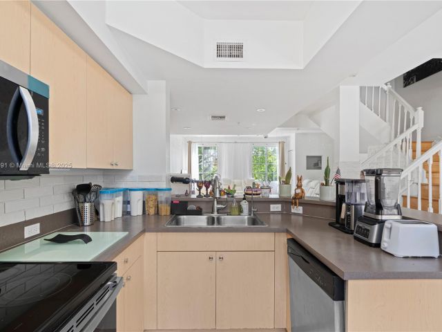 Продажа дома по адресу 2811 NE 185th St 804 - фото 6218285