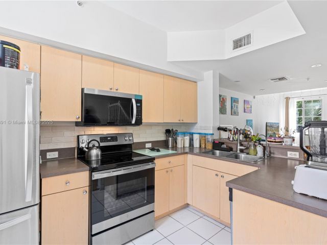 Продажа дома по адресу 2811 NE 185th St 804 - фото 6218287