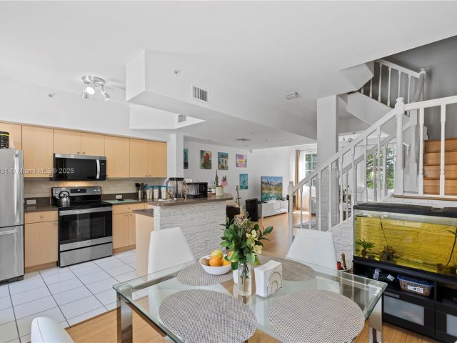 Продажа дома по адресу 2811 NE 185th St 804 - фото 6218288