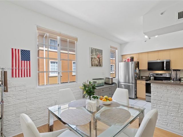 Продажа дома по адресу 2811 NE 185th St 804 - фото 6218289