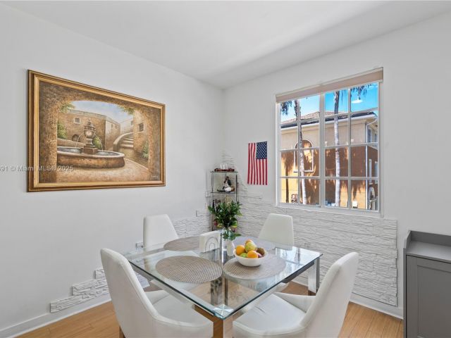 Продажа дома по адресу 2811 NE 185th St 804 - фото 6218290