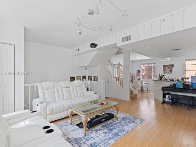 Продажа дома по адресу 2811 NE 185th St 804 - фото 6218291