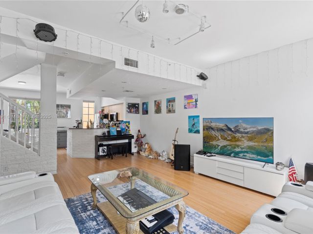 Продажа дома по адресу 2811 NE 185th St 804 - фото 6218292