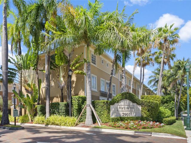 Продажа дома по адресу 2811 NE 185th St 804 - фото 6218298