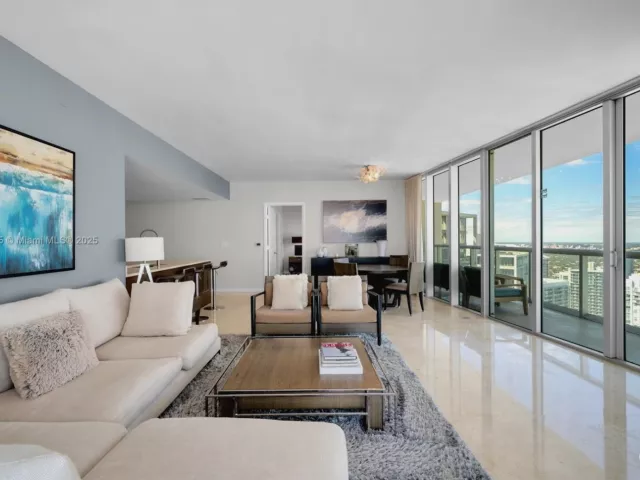 Продажа квартиры #5302 - фото 6219797