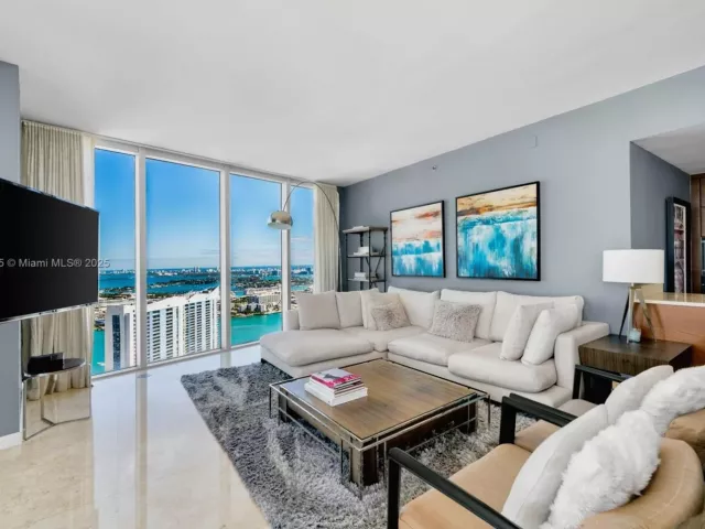 Продажа квартиры #5302 - фото 6219803