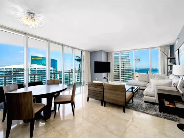 Продажа квартиры #5302 - фото 6219804