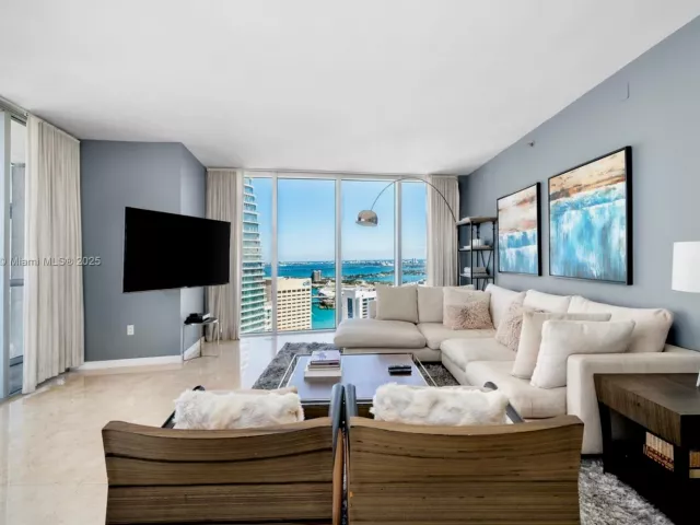 Продажа квартиры #5302 - фото 6219796