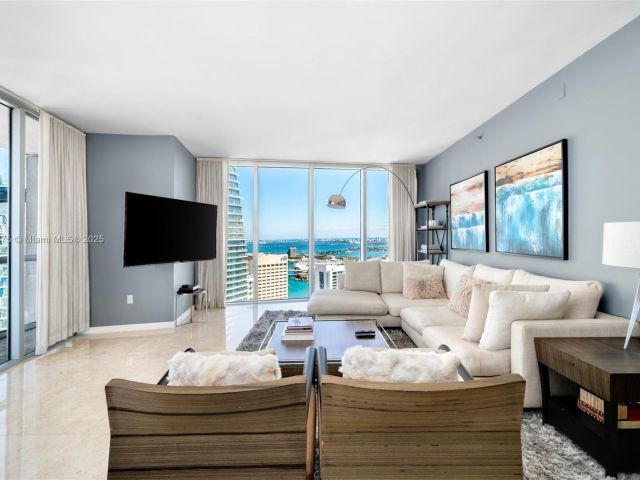 Продажа квартиры #5302 - фото 6219796