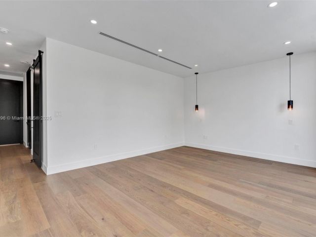 Продажа дома по адресу 630 NE 82nd Ter - фото 6223699