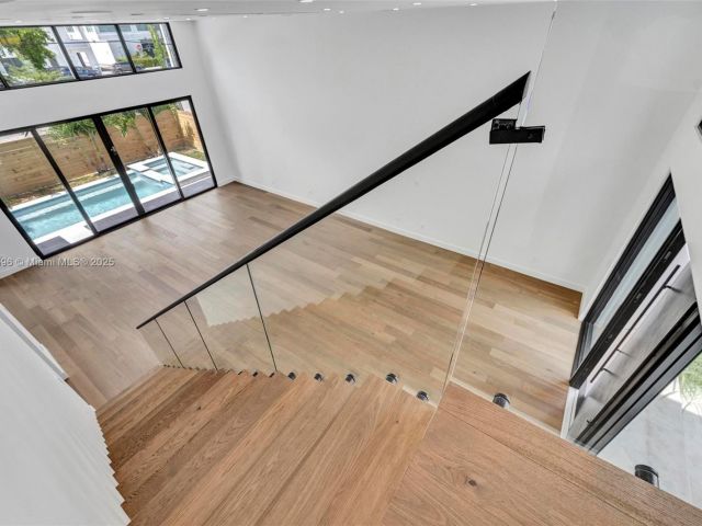 Продажа дома по адресу 630 NE 82nd Ter - фото 6223700