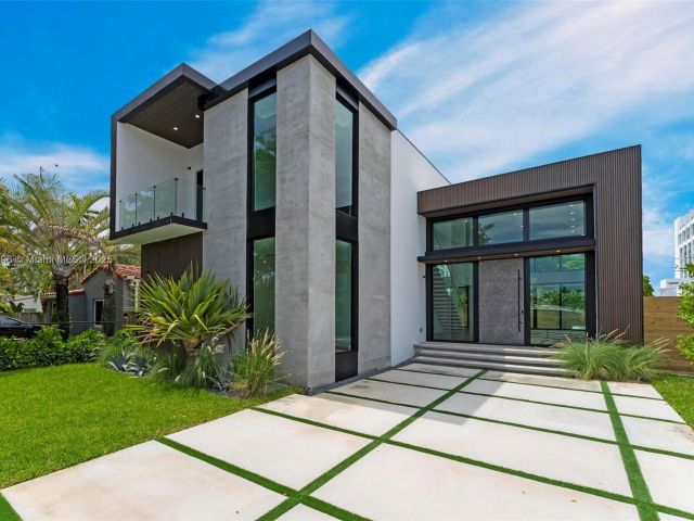 Продажа дома по адресу 630 NE 82nd Ter - фото 6223717