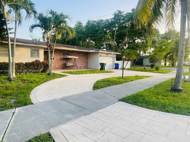 Продажа дома по адресу 6790 SW 10th Ct - фото 6219067