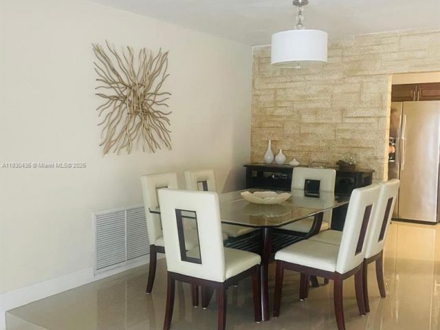 Продажа дома по адресу 6790 SW 10th Ct - фото 6219072