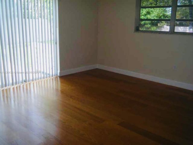 Продажа дома по адресу 6790 SW 10th Ct - фото 6219074