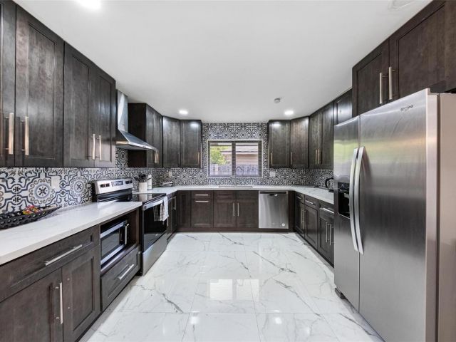 Продажа дома по адресу 2101 NW 14th Ave - фото 6233950