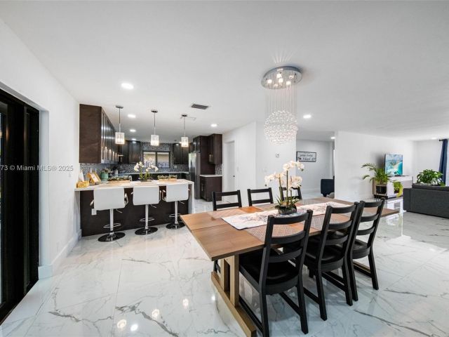 Продажа дома по адресу 2101 NW 14th Ave - фото 6233953