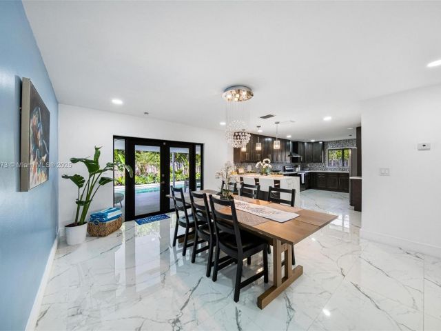 Продажа дома по адресу 2101 NW 14th Ave - фото 6233954