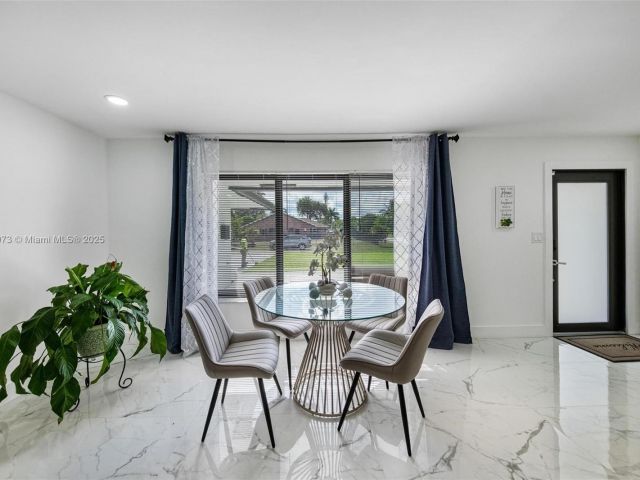 Продажа дома по адресу 2101 NW 14th Ave - фото 6233960