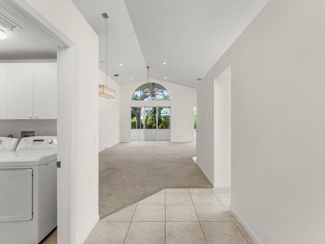 Дом в аренду по адресу 7728 Edinburough Lane - фото 6219263