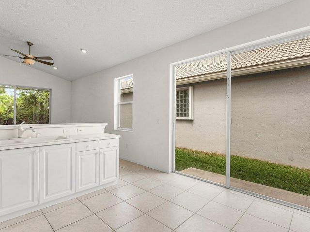 Дом в аренду по адресу 7728 Edinburough Lane - фото 6219267