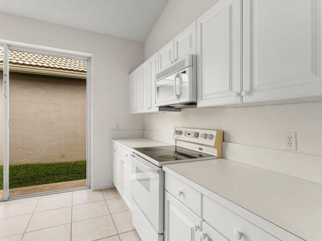 Дом в аренду по адресу 7728 Edinburough Lane - фото 6219268