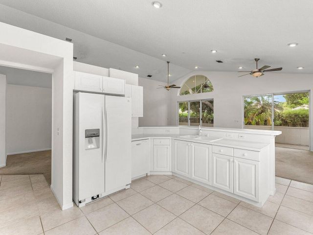 Дом в аренду по адресу 7728 Edinburough Lane - фото 6219269