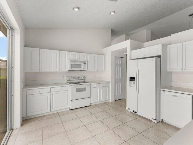 Дом в аренду по адресу 7728 Edinburough Lane - фото 6219270