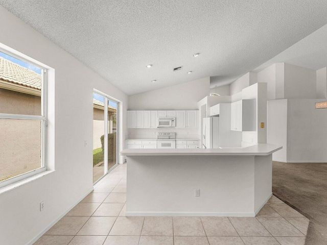 Дом в аренду по адресу 7728 Edinburough Lane - фото 6219271