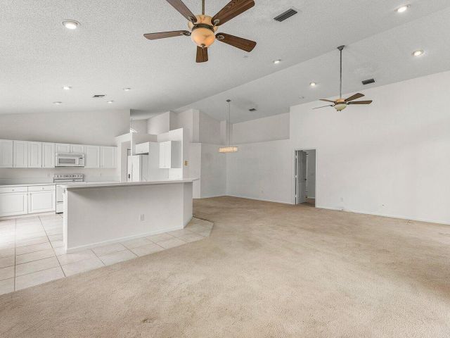 Дом в аренду по адресу 7728 Edinburough Lane - фото 6219272