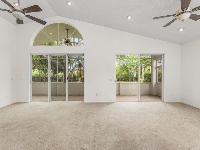 Дом в аренду по адресу 7728 Edinburough Lane - фото 6219275