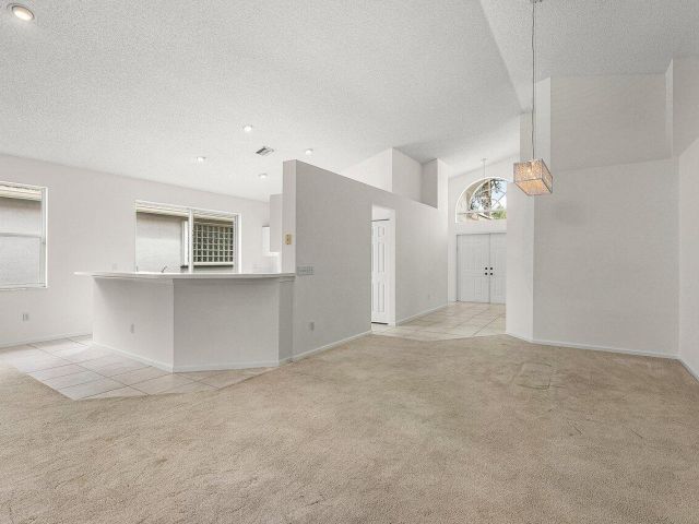 Дом в аренду по адресу 7728 Edinburough Lane - фото 6219276