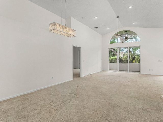 Дом в аренду по адресу 7728 Edinburough Lane - фото 6219277