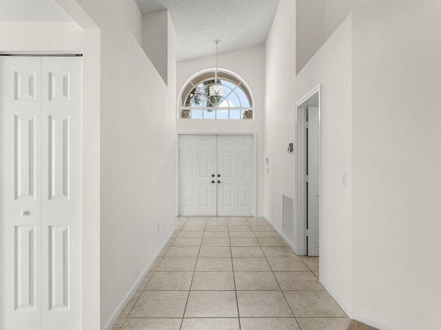 Дом в аренду по адресу 7728 Edinburough Lane - фото 6219278