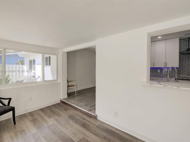 Дом в аренду по адресу 638 SW 5th Ave - фото 6219122