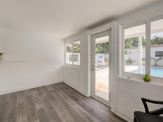 Дом в аренду по адресу 638 SW 5th Ave - фото 6219124