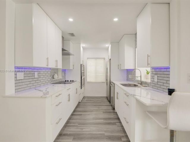 Дом в аренду по адресу 638 SW 5th Ave - фото 6219128