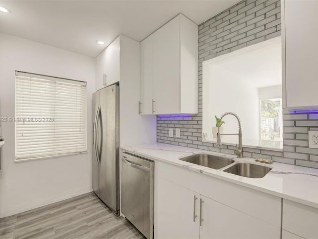 Дом в аренду по адресу 638 SW 5th Ave - фото 6219129