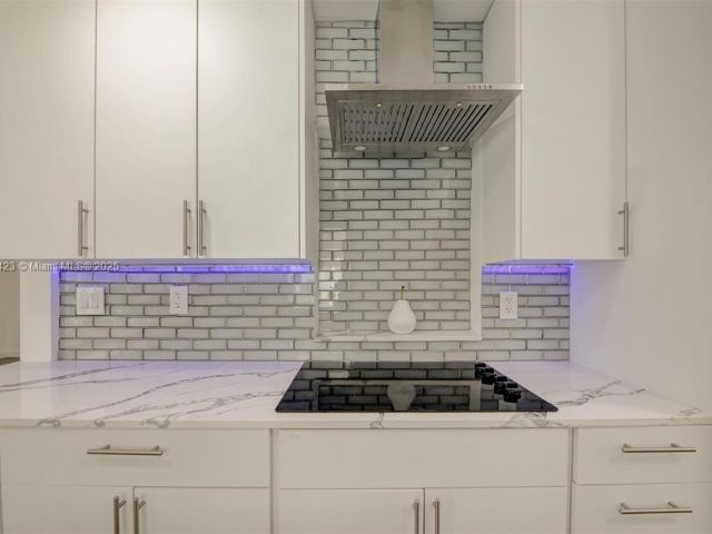 Дом в аренду по адресу 638 SW 5th Ave - фото 6219130