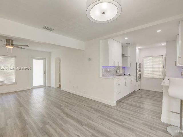 Дом в аренду по адресу 638 SW 5th Ave - фото 6219132