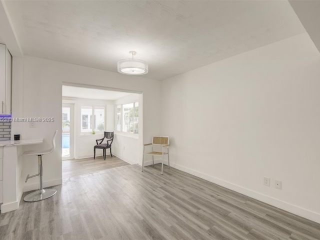 Дом в аренду по адресу 638 SW 5th Ave - фото 6219133