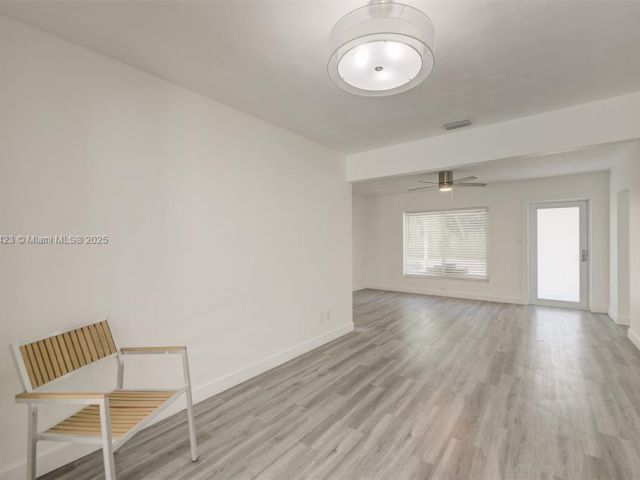 Дом в аренду по адресу 638 SW 5th Ave - фото 6219134