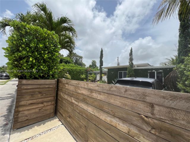 Продажа дома по адресу 323 NW 105th St - фото 6249000