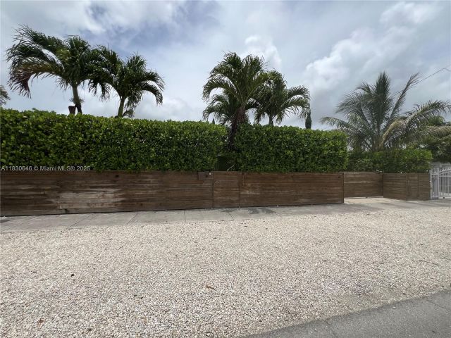 Продажа дома по адресу 323 NW 105th St - фото 6249001