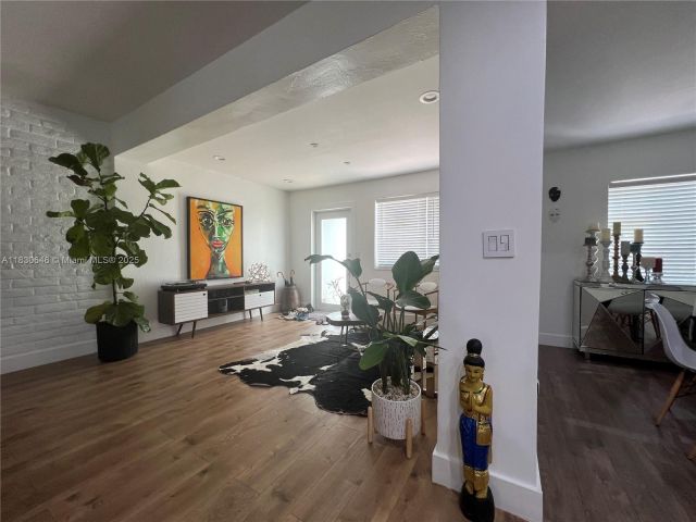 Продажа дома по адресу 323 NW 105th St - фото 6249002