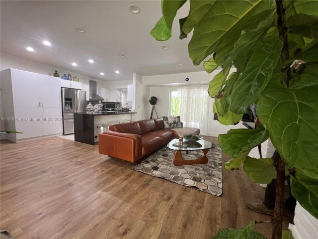 Продажа дома по адресу 323 NW 105th St - фото 6249003